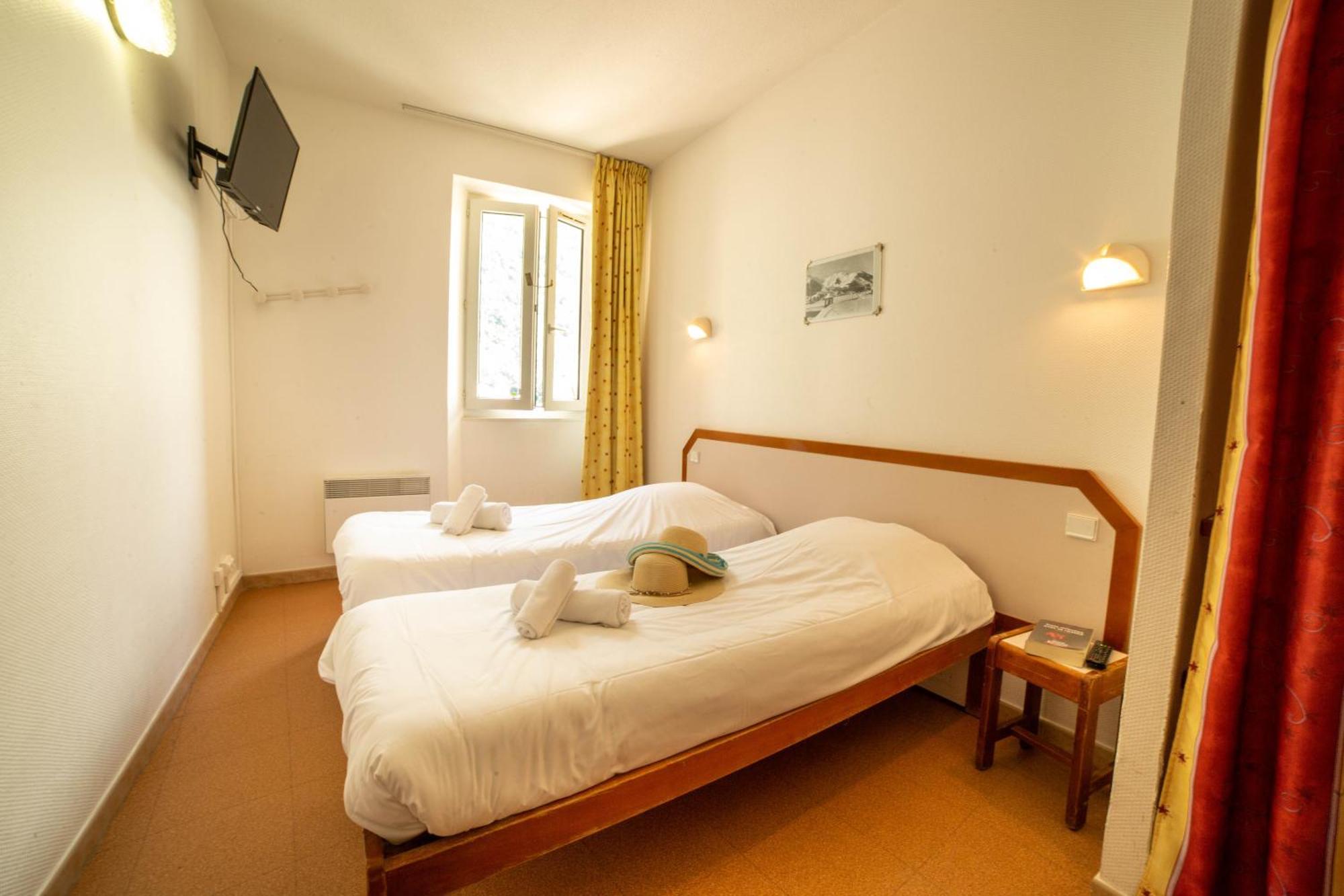 Le Rabuons Hotel Saint-Etienne-de-Tinee Bagian luar foto